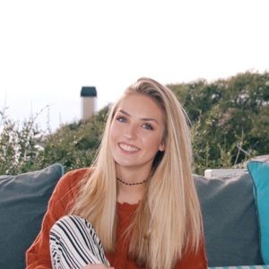 Meet your Posher, Chloe